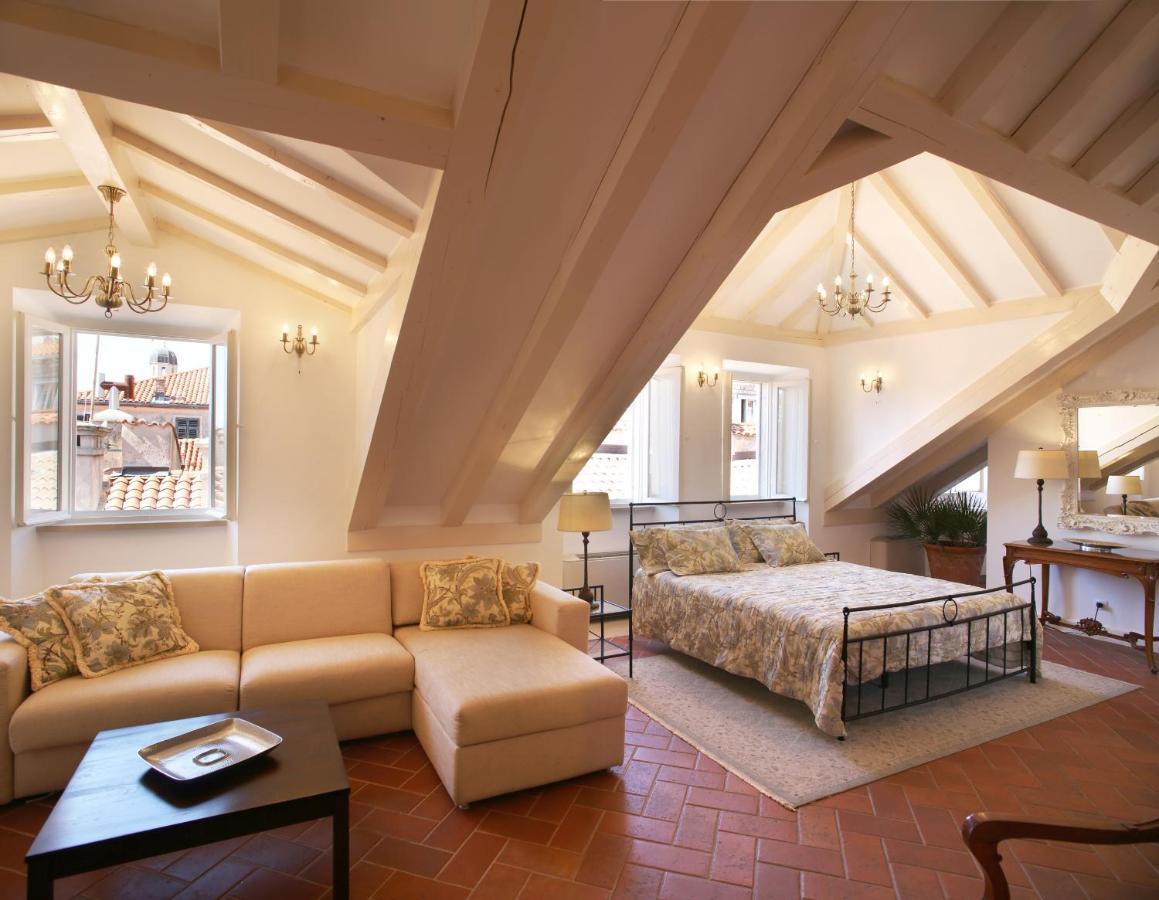Apartment Locus *